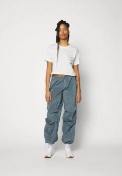 The North Face Graphic Crop Tee - Print T-Shirt - Gardenia White 14 The North Face Graphic Crop Tee - Print T-Shirt - Gardenia White -The North Face 07855ed508d743969dc02cd0a3255d02