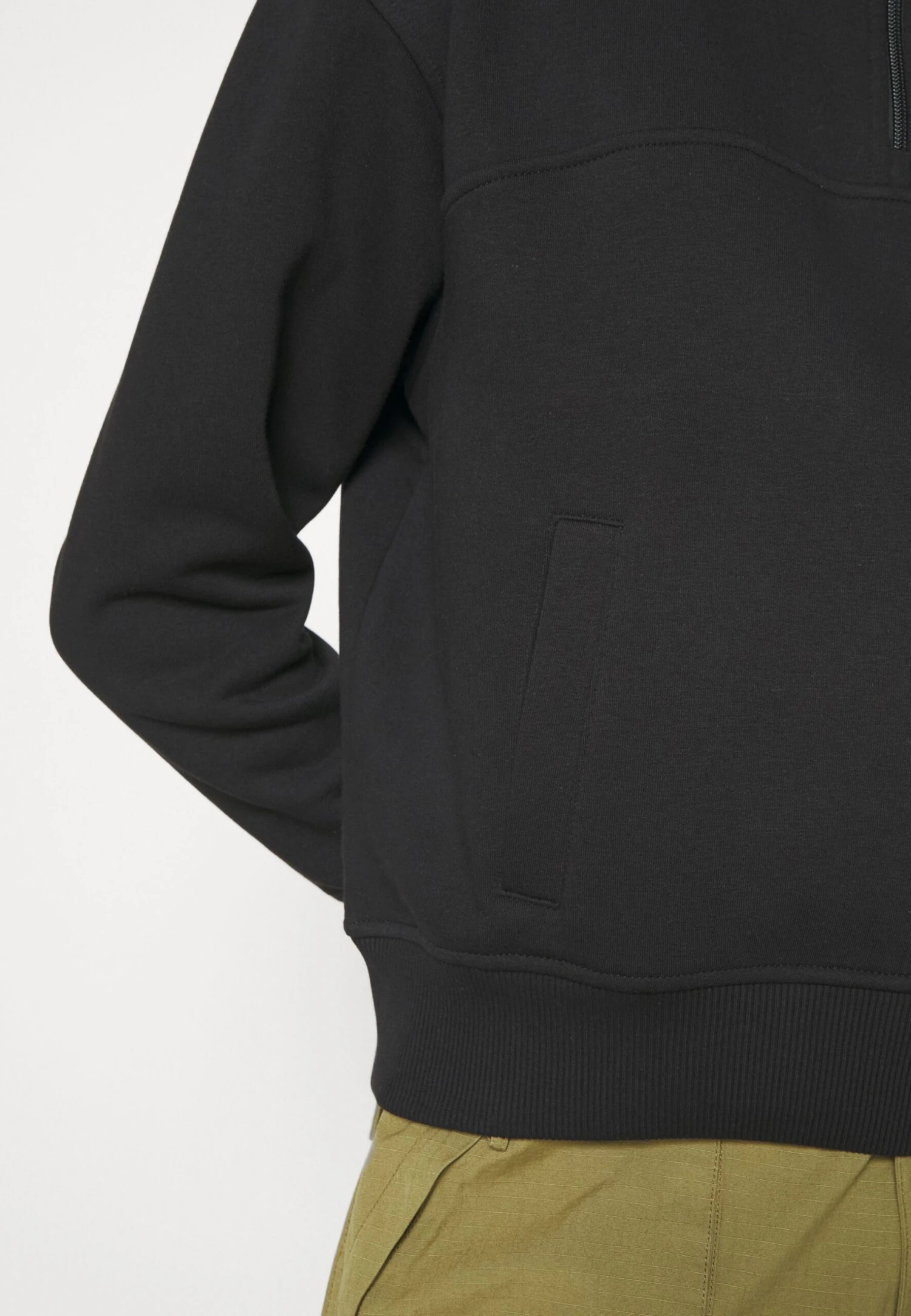 The North Face Essential Crew - Sweatshirt - Black 12 The North Face Essential Crew - Sweatshirt - Black - Image 10