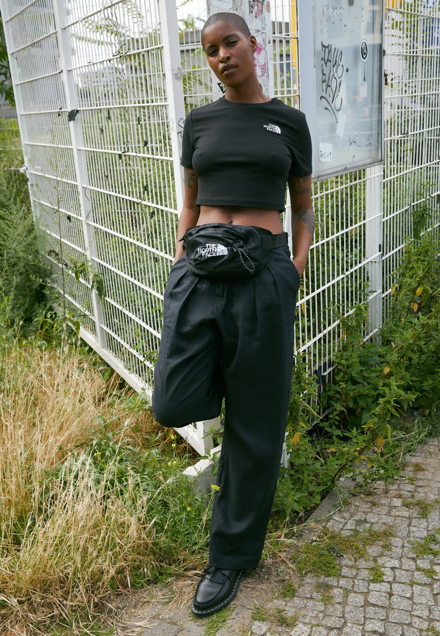 The North Face Crop Tee - Basic T-Shirt - Black 4 The North Face Crop Tee - Basic T-Shirt - Black - Image 2