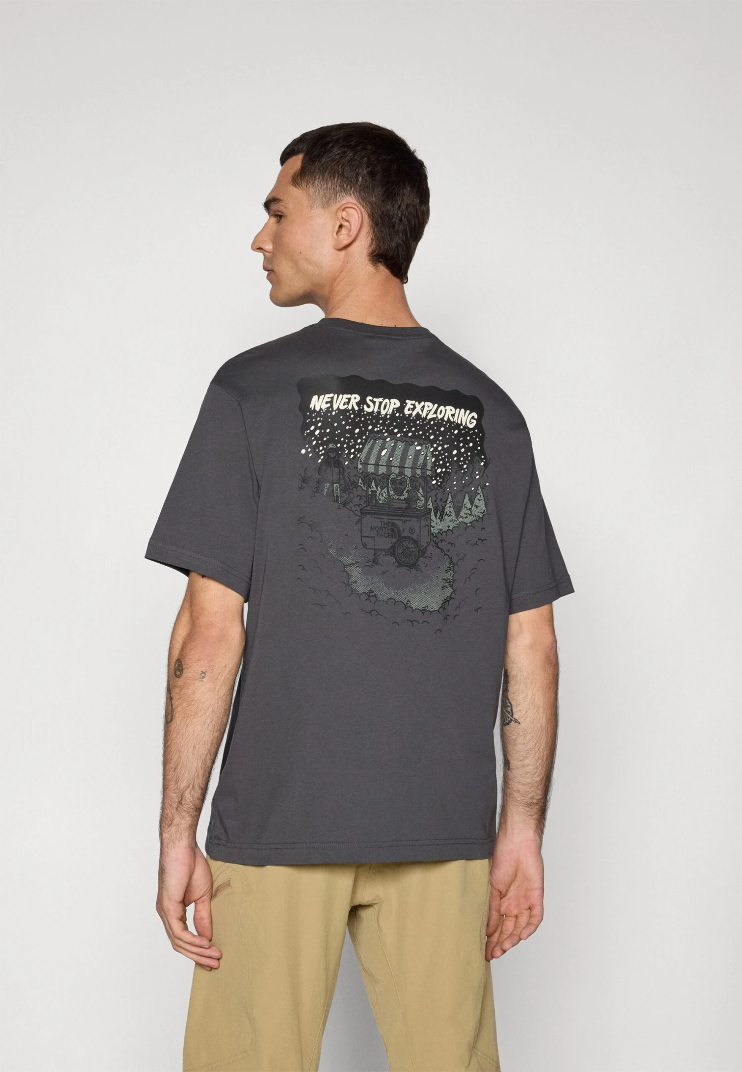 The North Face POWDER DAYS RELAXED TEE GRAPHIC UNISEX - Print T-shirt - Asphalt Grey 3 The North Face POWDER DAYS RELAXED TEE GRAPHIC UNISEX - Print T-shirt - Asphalt Grey