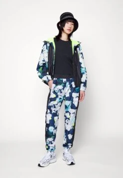 The North Face Hydrenaline Pant - Tracksuit Bottoms - Summit Navy 13 The North Face Hydrenaline Pant - Tracksuit Bottoms - Summit Navy -The North Face 0f2e1a22c4de48df9c69581ce3132ed6