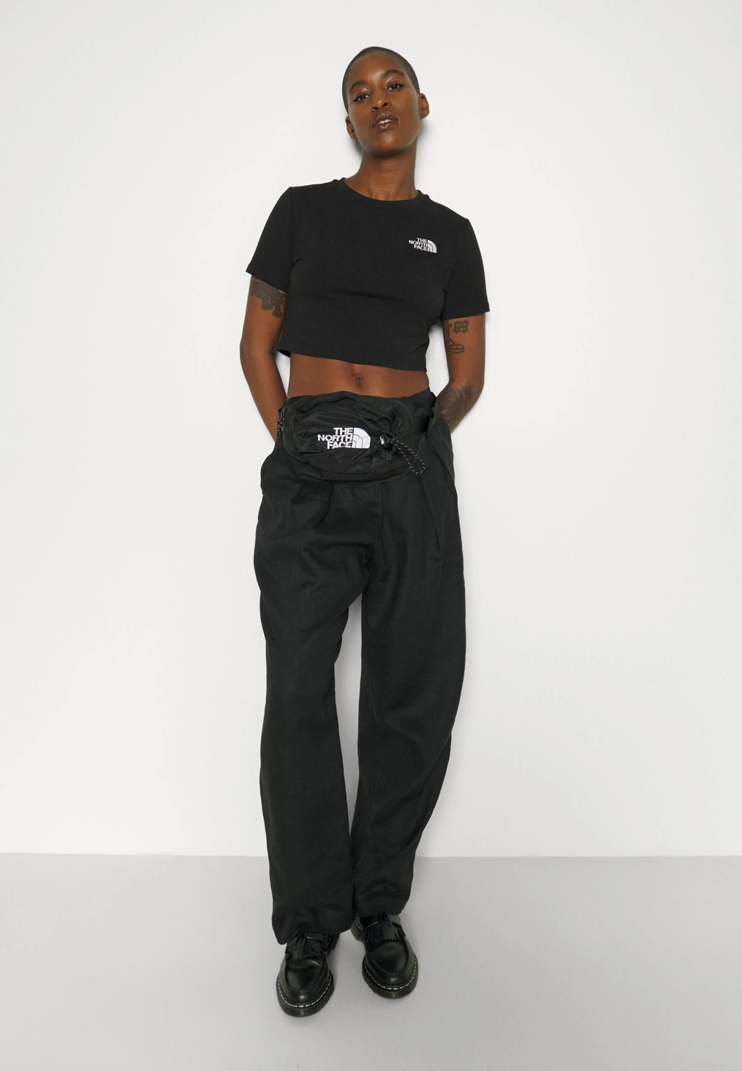 The North Face Crop Tee - Basic T-Shirt - Black 8 The North Face Crop Tee - Basic T-Shirt - Black - Image 6