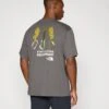 The North Face EXPLORE GEAR RELAXED TEE UNISEX - Print T-shirt - Anthracite Grey
