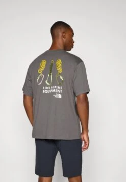 The North Face EXPLORE GEAR RELAXED TEE UNISEX - Print T-shirt - Anthracite Grey