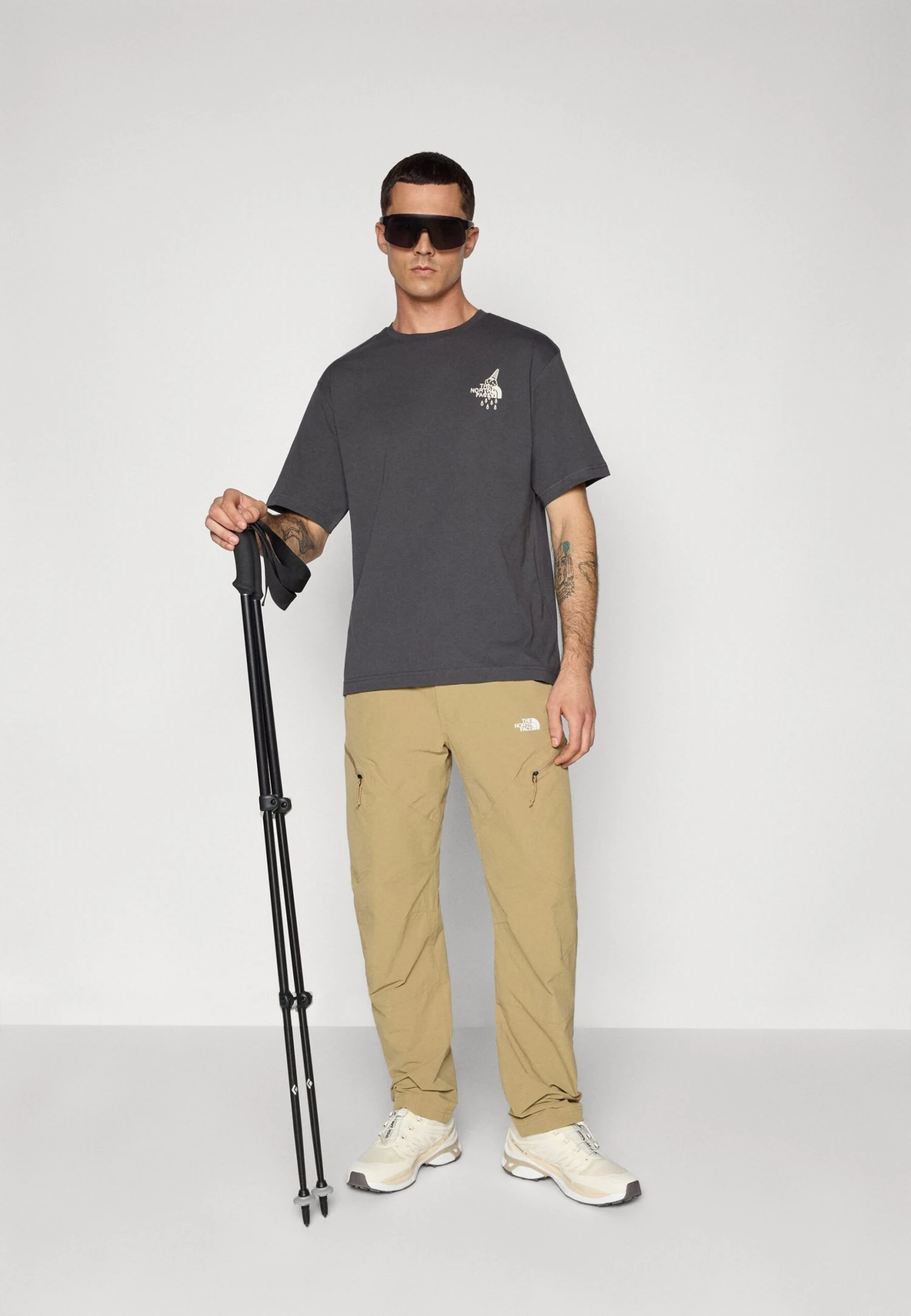 The North Face POWDER DAYS RELAXED TEE GRAPHIC UNISEX - Print T-shirt - Asphalt Grey 4 The North Face POWDER DAYS RELAXED TEE GRAPHIC UNISEX - Print T-shirt - Asphalt Grey - Image 2