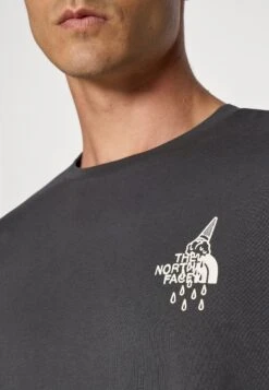 The North Face POWDER DAYS RELAXED TEE GRAPHIC UNISEX - Print T-shirt - Asphalt Grey 14 The North Face POWDER DAYS RELAXED TEE GRAPHIC UNISEX - Print T-shirt - Asphalt Grey -The North Face 35c1ddf7e70642669154f385dba2605e