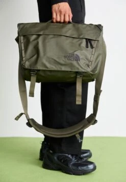 The North Face BASE CAMP VOYAGER MESSENGER BAG - Cross Body Bag - Tnf Black/asphalt Grey -The North Face 41069d4f214d4834babff45613b359f2