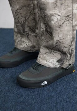 The North Face CLYFFE UNISEX - Trainers - Mushroom Grey/demitasse B -The North Face 4429efc382a24452bb355827190303f2 1