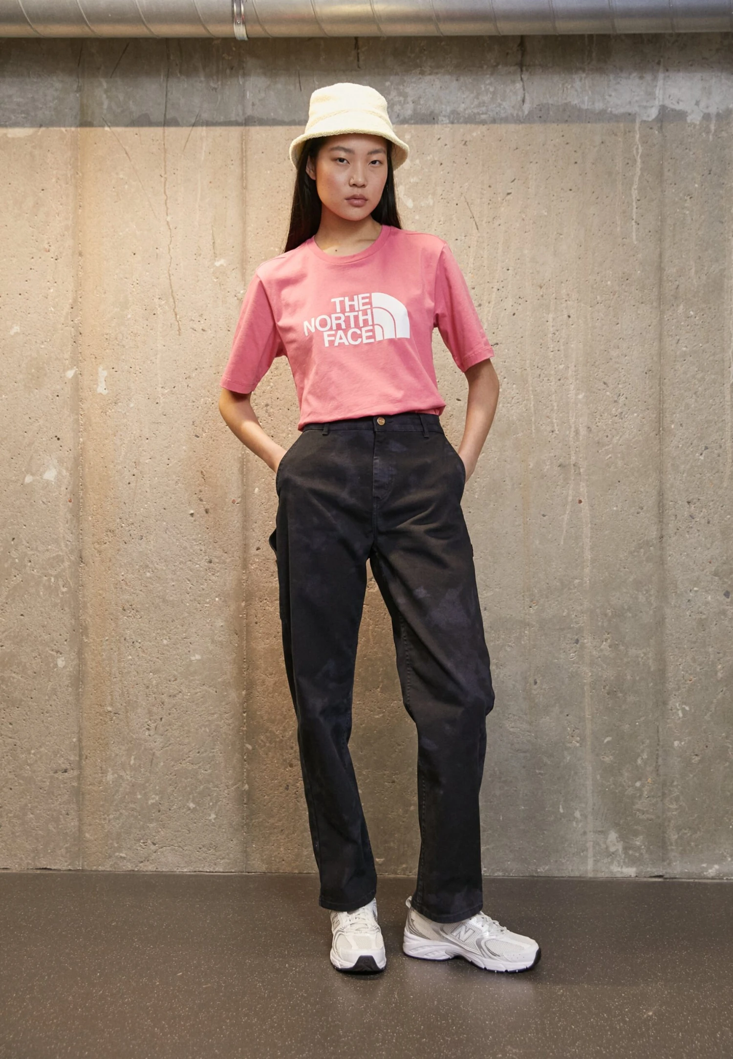 The North Face Easy Tee - Print T-Shirt - Cosmo Pink 4 The North Face Easy Tee - Print T-Shirt - Cosmo Pink - Image 2