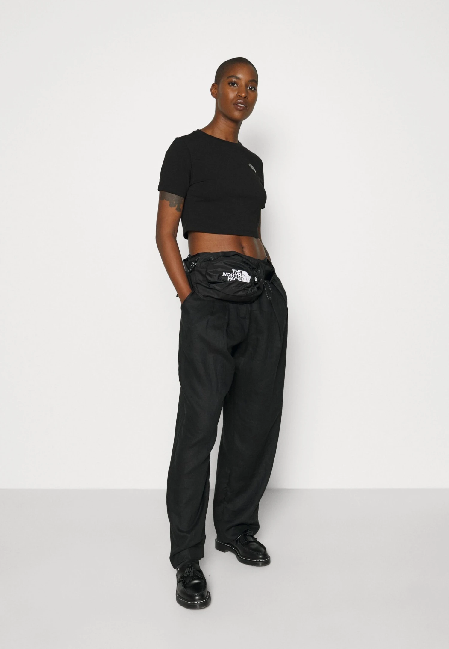 The North Face Crop Tee - Basic T-Shirt - Black 7 The North Face Crop Tee - Basic T-Shirt - Black - Image 5