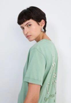 The North Face CONNECT RELAXED TEE GRAPHIC - Print T-shirt - Slate Moss 12 The North Face CONNECT RELAXED TEE GRAPHIC - Print T-shirt - Slate Moss -The North Face 541d72f1fcfb4f0f9612aff2a4f8ecfa