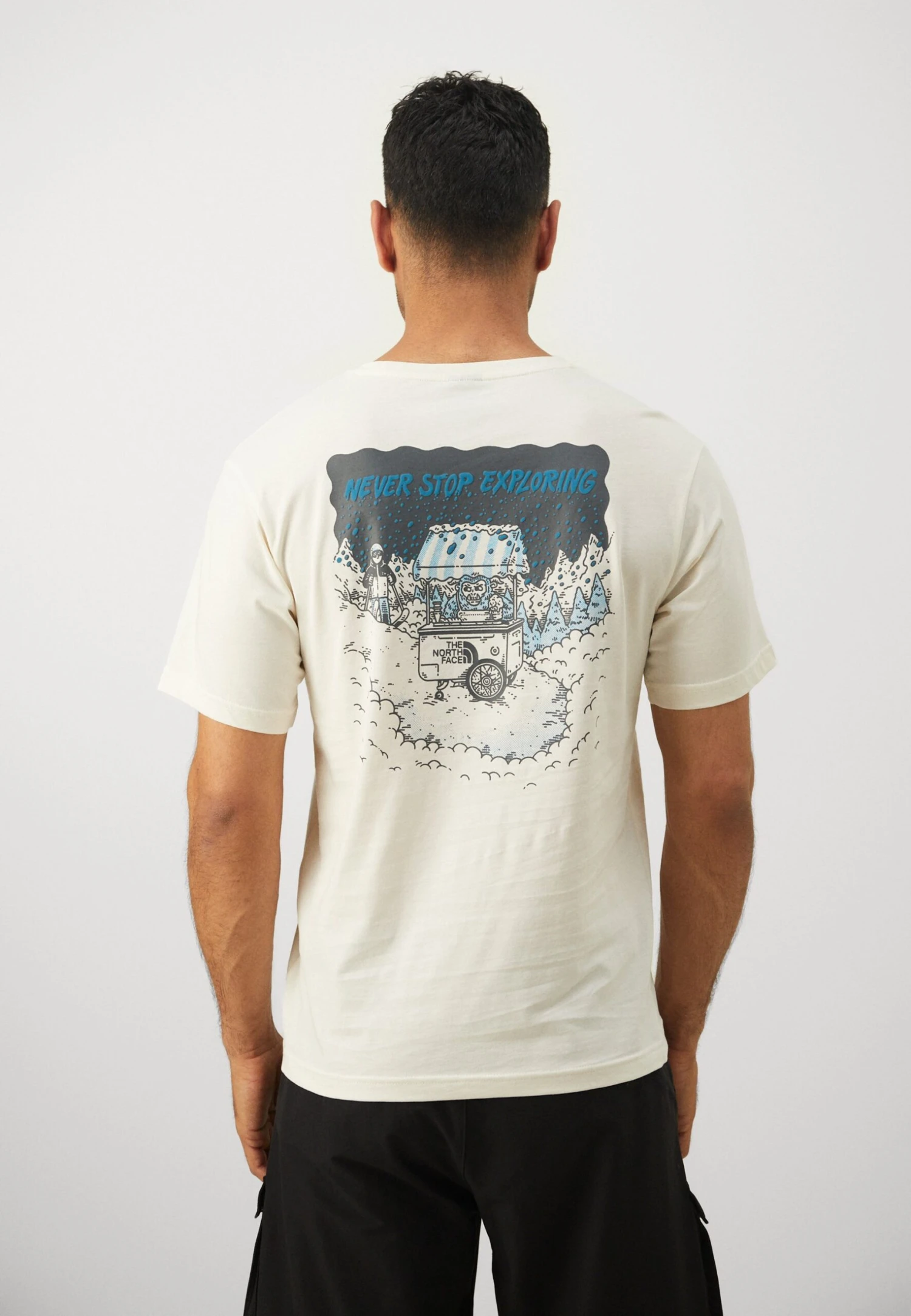 The North Face POWDER DAYS RELAXED TEE GRAPHIC UNISEX - Print T-shirt - White Dune 4 The North Face POWDER DAYS RELAXED TEE GRAPHIC UNISEX - Print T-shirt - White Dune - Image 2