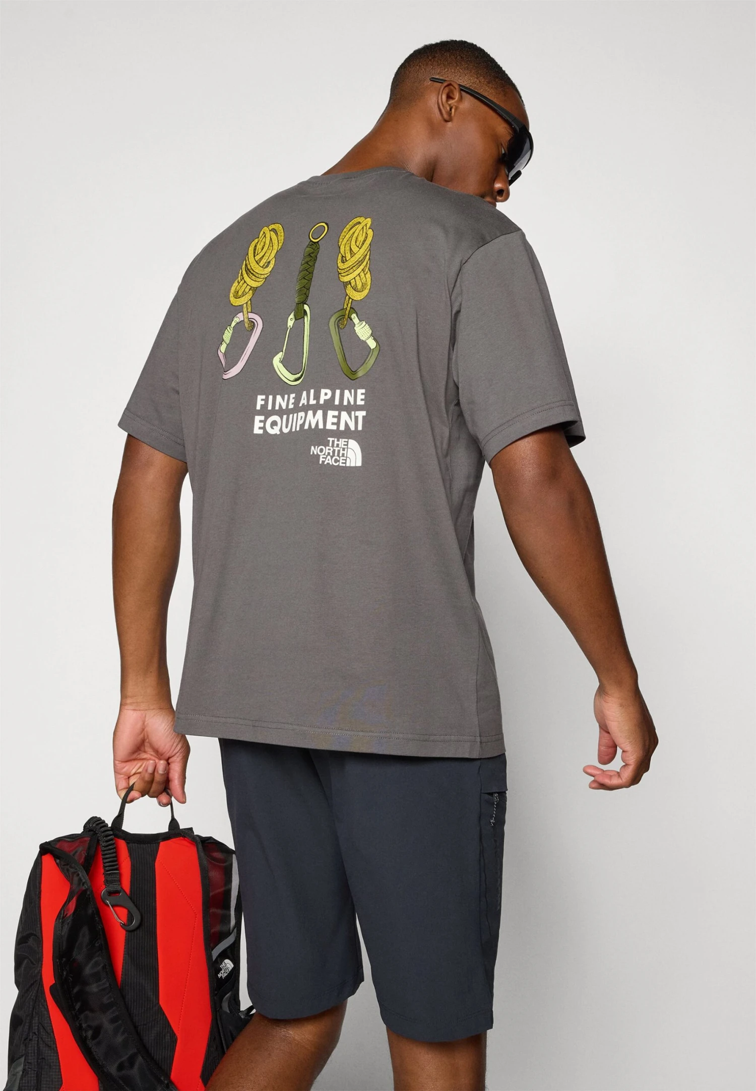 The North Face EXPLORE GEAR RELAXED TEE UNISEX - Print T-shirt - Anthracite Grey 6 The North Face EXPLORE GEAR RELAXED TEE UNISEX - Print T-shirt - Anthracite Grey - Image 4