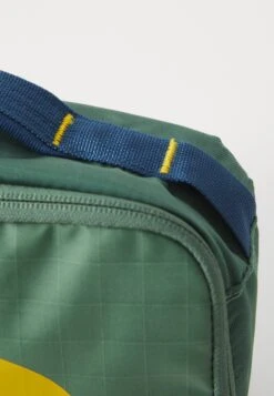 The North Face BASE CAMP VOYAGER DOPP KIT UNISEX - Wash Bag - Duck Green/shady Blue 16 The North Face BASE CAMP VOYAGER DOPP KIT UNISEX - Wash Bag - Duck Green/shady Blue -The North Face 6d92ad4511d94b22aa6fc1ec978b7a0e