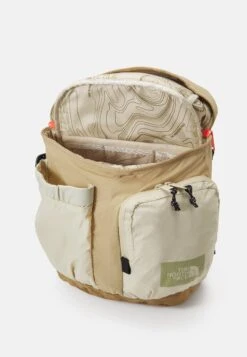 The North Face Mountain Daypack Unisex - Rucksack - Utility Brown/Khaki Stone/Gravel -The North Face 6fb47a48cf274752aa809d1281438e18