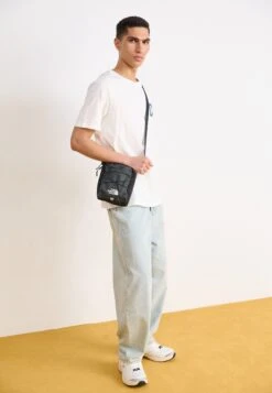 The North Face JESTER CROSSBODY UNISEX - Cross Body Bag - Asphalt Grey/black Silver Reflective 16 The North Face JESTER CROSSBODY UNISEX - Cross Body Bag - Asphalt Grey/black Silver Reflective -The North Face 73f100f18f3543859065e78c563071dd