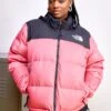 The North Face Retro Nuptse Jacket Plus Size - Down Jacket - Cosmo Pink 1 The North Face Retro Nuptse Jacket Plus Size - Down Jacket - Cosmo Pink -The North Face 76023e849a524177999fbaa992afc08e