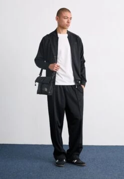 The North Face BASE CAMP SHOULDER BAG UNISEX - Cross Body Bag - Black/asphalt Grey/smoked Pearl 13 The North Face BASE CAMP SHOULDER BAG UNISEX - Cross Body Bag - Black/asphalt Grey/smoked Pearl -The North Face 7ef4b4c5c95a479fb920a76b9740cf4e