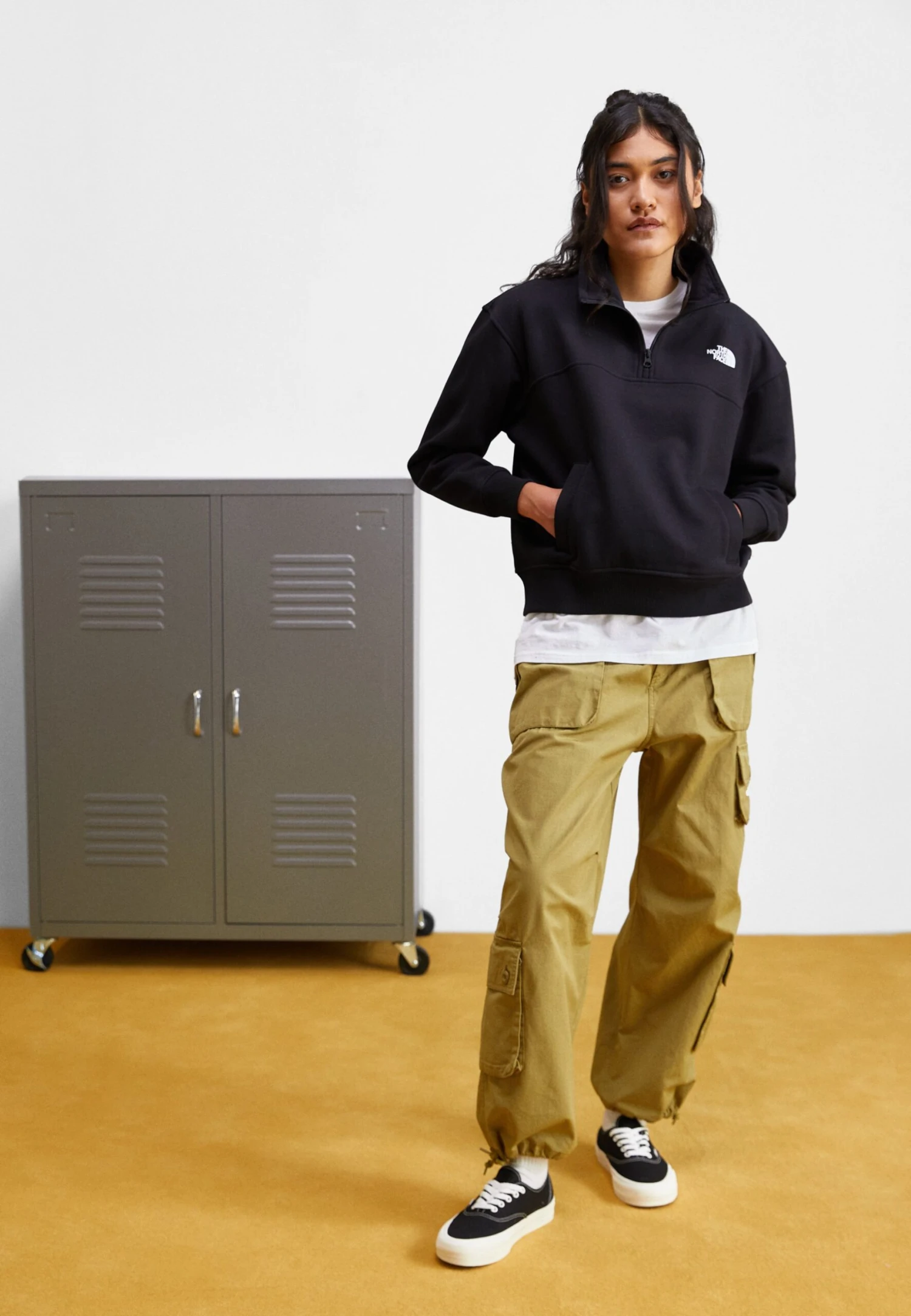 The North Face Essential Crew - Sweatshirt - Black 4 The North Face Essential Crew - Sweatshirt - Black - Image 2