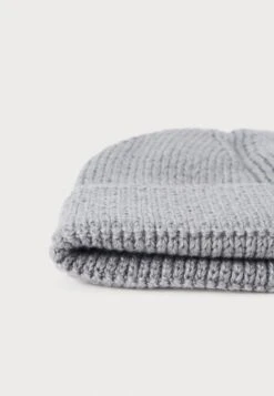 The North Face LOGO BOX CUFFED BEANIE UNISEX - Beanie - Medium Grey -The North Face 8335b342cb2046f39ed944ea49dcd04e