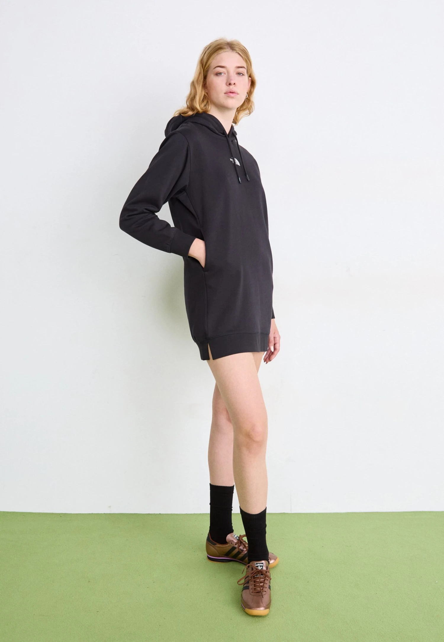 The North Face ESSENTIAL RELAXED HOODIE DRESS - Day Dress - Black 4 The North Face ESSENTIAL RELAXED HOODIE DRESS - Day Dress - Black - Image 2