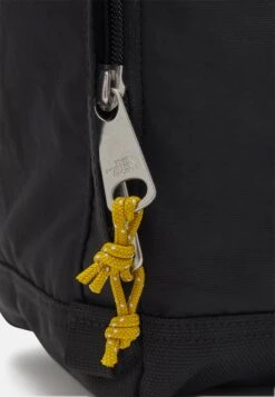 The North Face Berkeley Daypack Unisex - Rucksack - Black/Mineral Gold 11 The North Face Berkeley Daypack Unisex - Rucksack - Black/Mineral Gold -The North Face a12005945ac449869fe0037b91f71f53