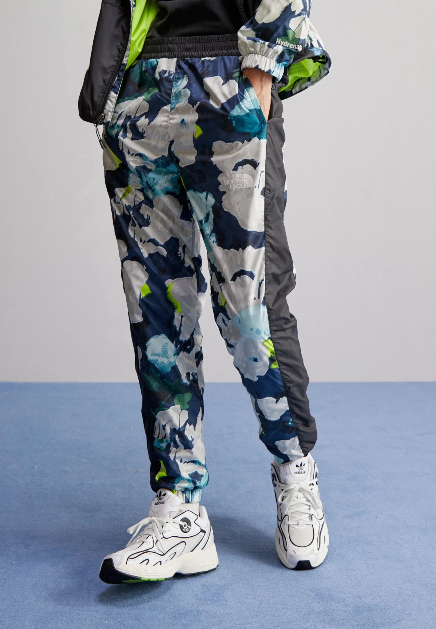 The North Face Hydrenaline Pant - Tracksuit Bottoms - Summit Navy 3 The North Face Hydrenaline Pant - Tracksuit Bottoms - Summit Navy