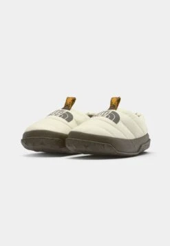 The North Face NUPTSE MULE - Slippers - White Dune/mocha Brown -The North Face a52f624008d04b8f90aef64100076dab