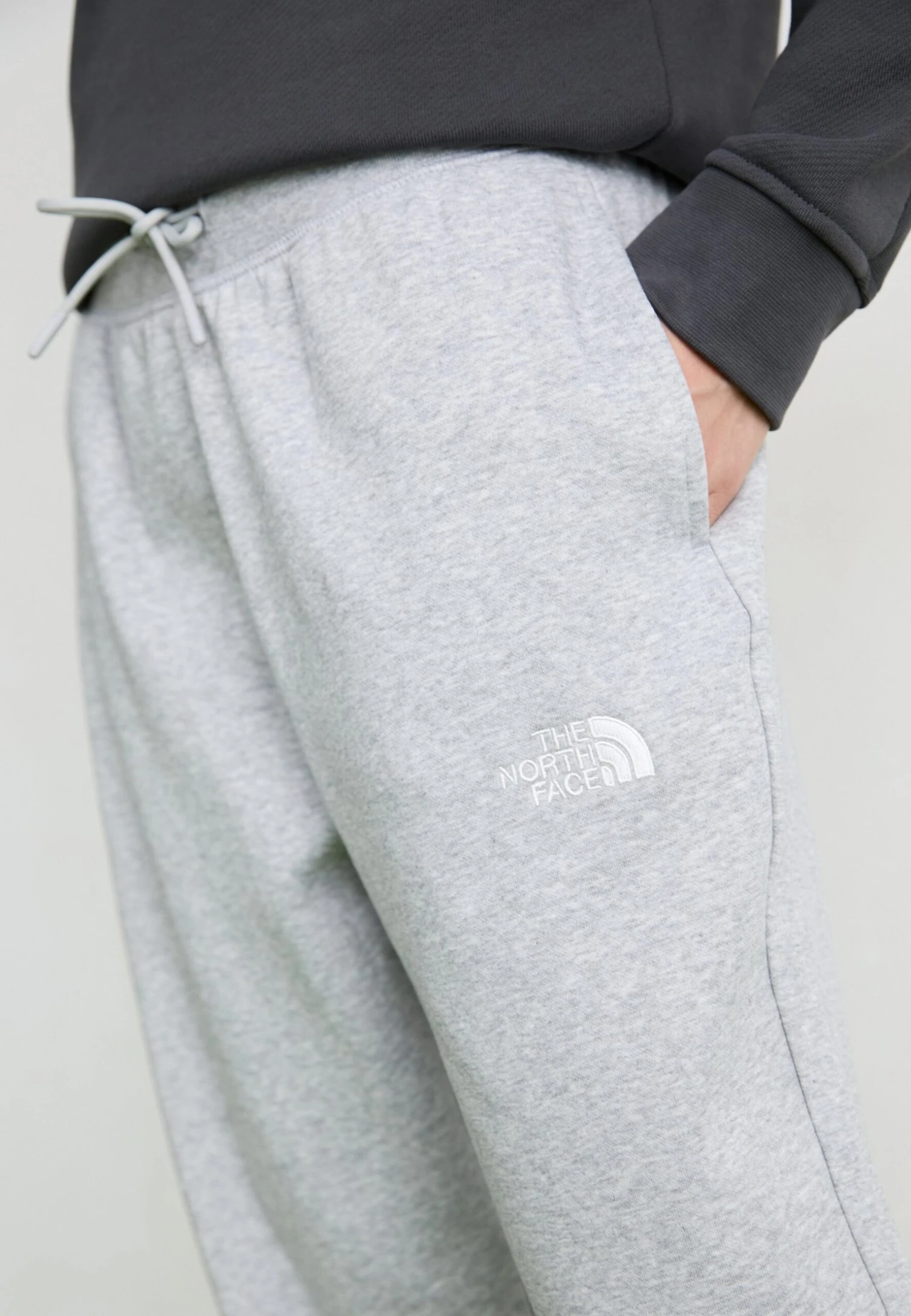 The North Face ESSENTIAL JOGGER - Tracksuit Bottoms - Light Grey Heather 8 The North Face ESSENTIAL JOGGER - Tracksuit Bottoms - Light Grey Heather - Image 6