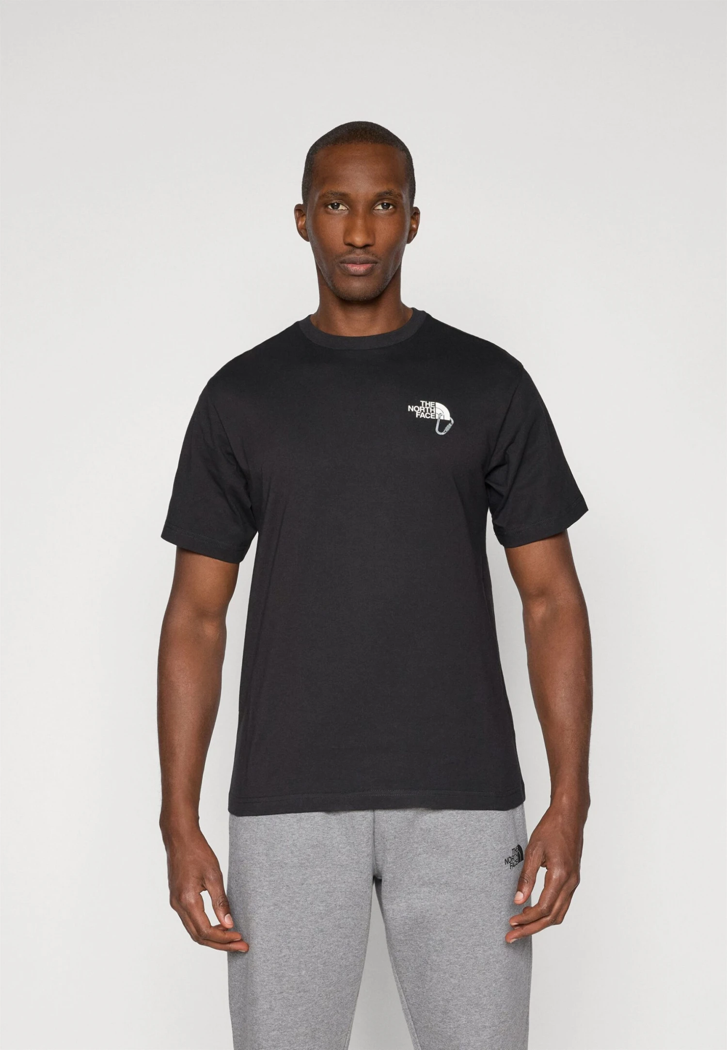 The North Face EXPLORE CARABINER RELAXED TEE UNISEX - Print T-shirt - Black 5 The North Face EXPLORE CARABINER RELAXED TEE UNISEX - Print T-shirt - Black - Image 3