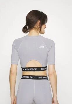 The North Face Crop Long Sleeve Tee - Sports T-Shirt - Light Grey Heather 10 The North Face Crop Long Sleeve Tee - Sports T-Shirt - Light Grey Heather -The North Face b6c287d6e5bd42469d84bb2fddcd1824