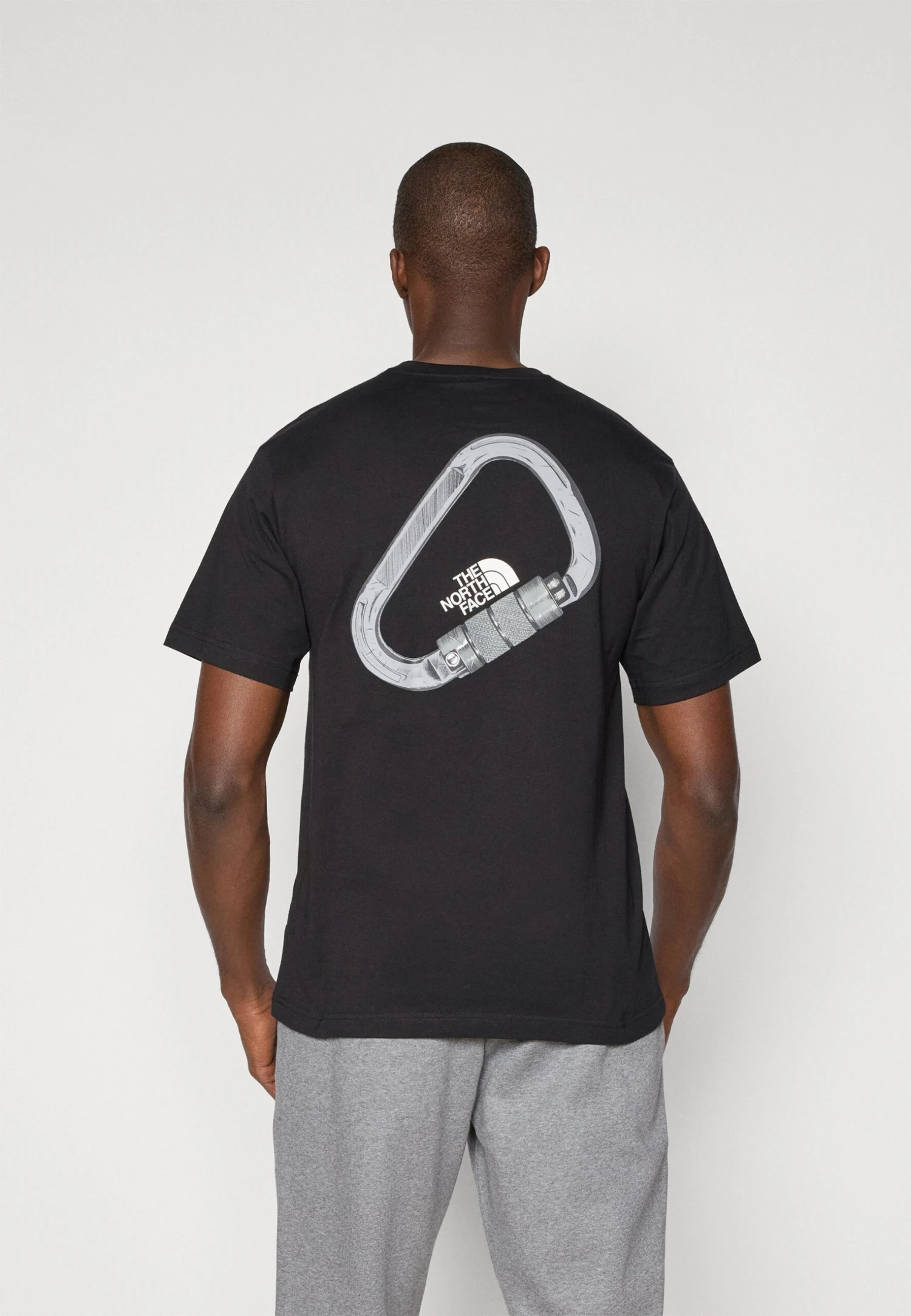 The North Face EXPLORE CARABINER RELAXED TEE UNISEX - Print T-shirt - Black 3 The North Face EXPLORE CARABINER RELAXED TEE UNISEX - Print T-shirt - Black