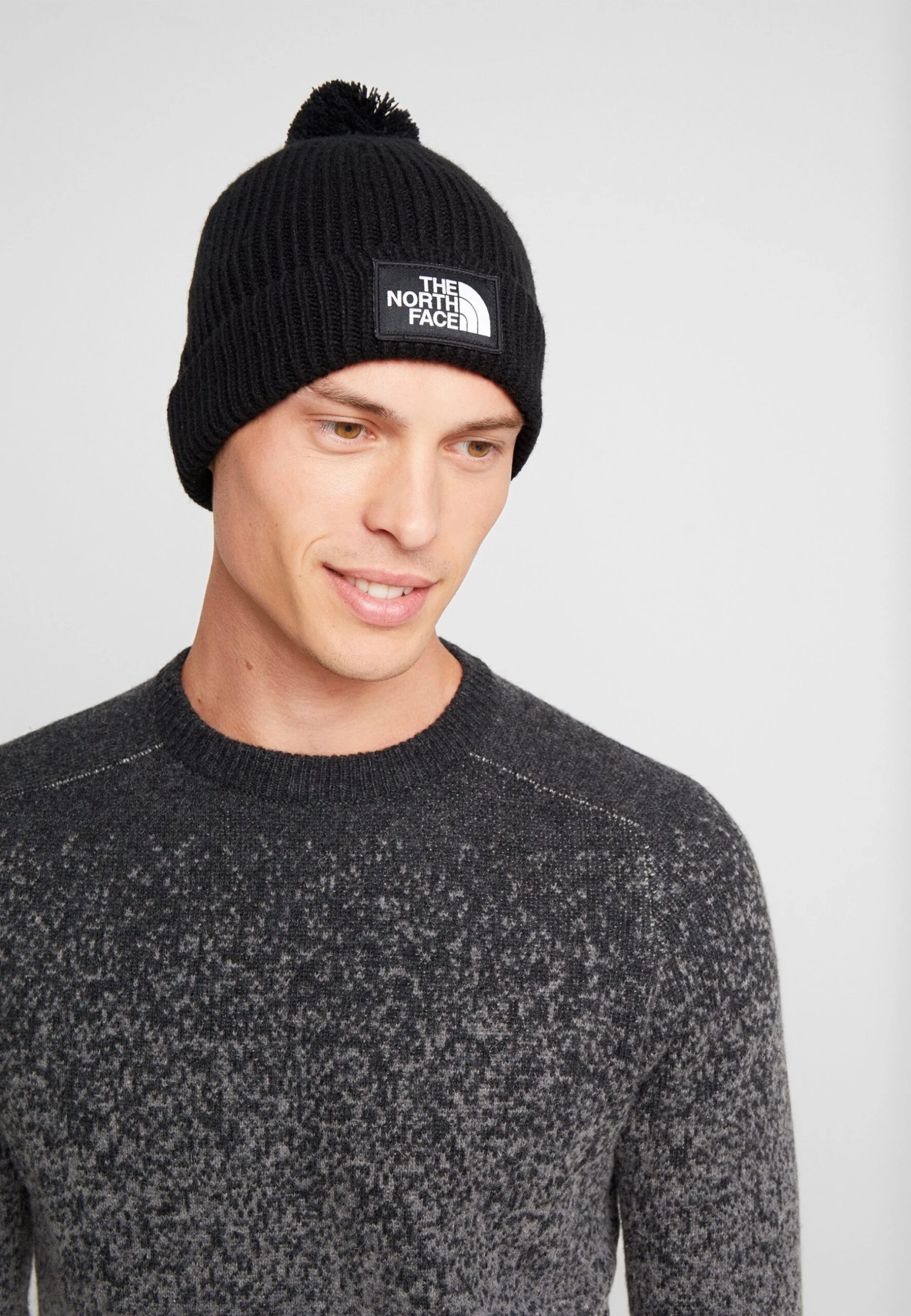 The North Face Logo Box Pom Beanie Unisex - Beanie - Black 4 The North Face Logo Box Pom Beanie Unisex - Beanie - Black - Image 2