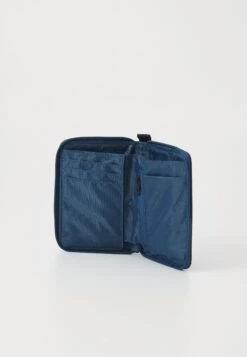 The North Face BASE CAMP VOYAGER WALLET - Wallet - Shady Blue/summit Navy 11 The North Face BASE CAMP VOYAGER WALLET - Wallet - Shady Blue/summit Navy -The North Face d98329c25e7b4674ab13ef3116774a9d