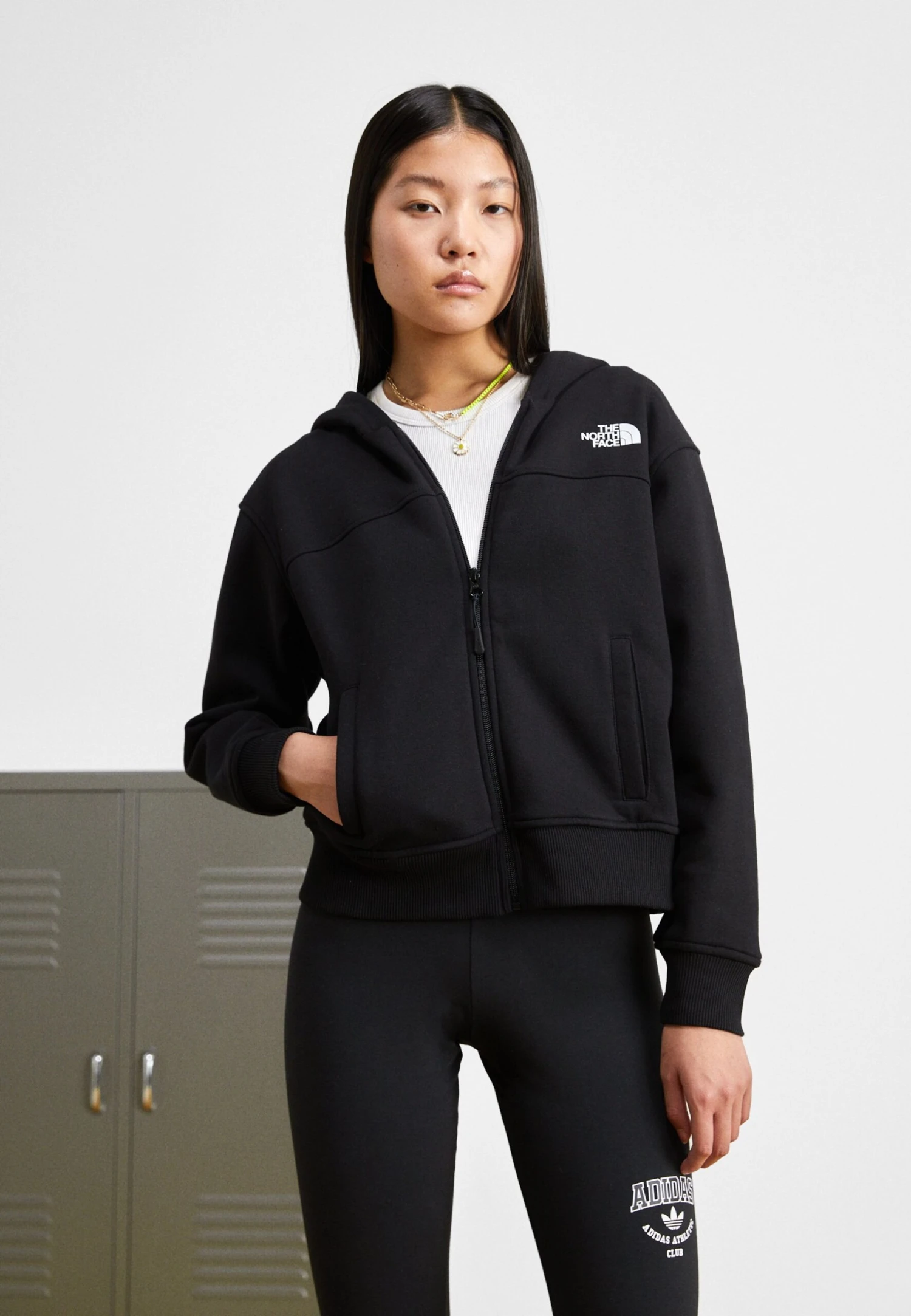 The North Face Essential Hoodie - Zip-Up Sweatshirt - Black 3 The North Face Essential Hoodie - Zip-Up Sweatshirt - Black