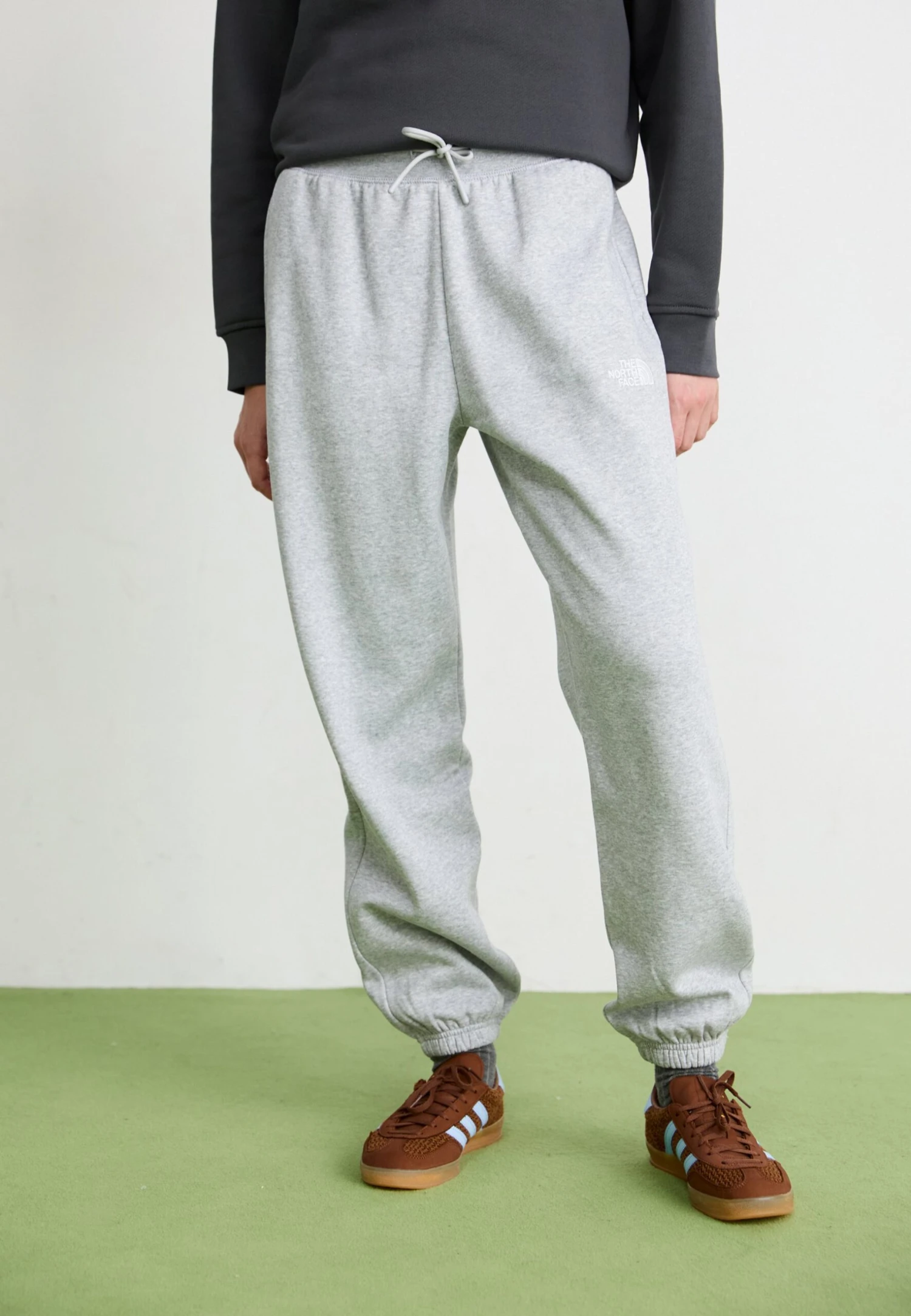 The North Face ESSENTIAL JOGGER - Tracksuit Bottoms - Light Grey Heather 3 The North Face ESSENTIAL JOGGER - Tracksuit Bottoms - Light Grey Heather