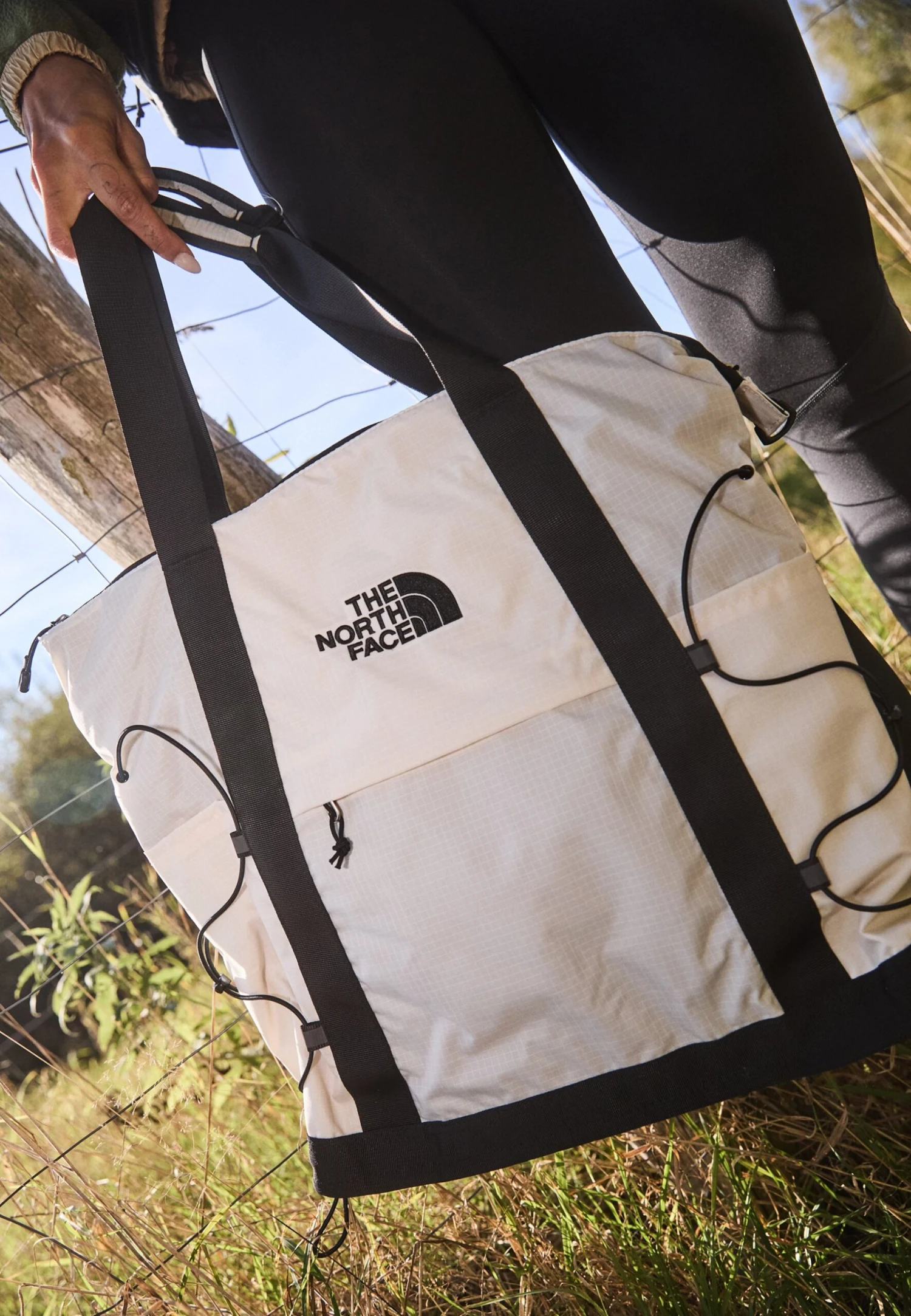 The North Face BOREALIS TOTE UNISEX - Tote Bag - Gardenia White-tnf Black-npf 3 The North Face BOREALIS TOTE UNISEX - Tote Bag - Gardenia White-tnf Black-npf