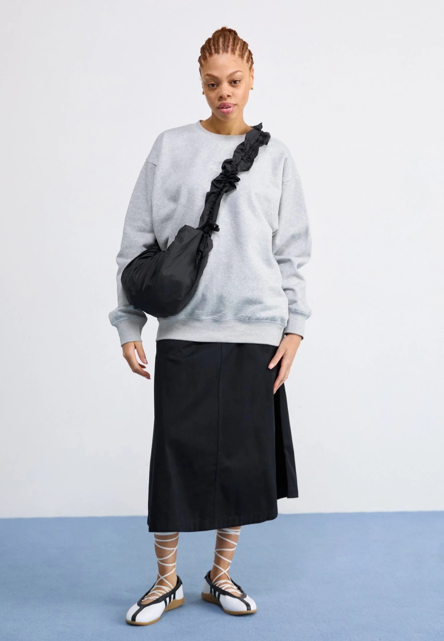 The North Face ESSENTIAL OVERSIZE CREW - Sweatshirt - Light Grey Heather 4 The North Face ESSENTIAL OVERSIZE CREW - Sweatshirt - Light Grey Heather - Image 2