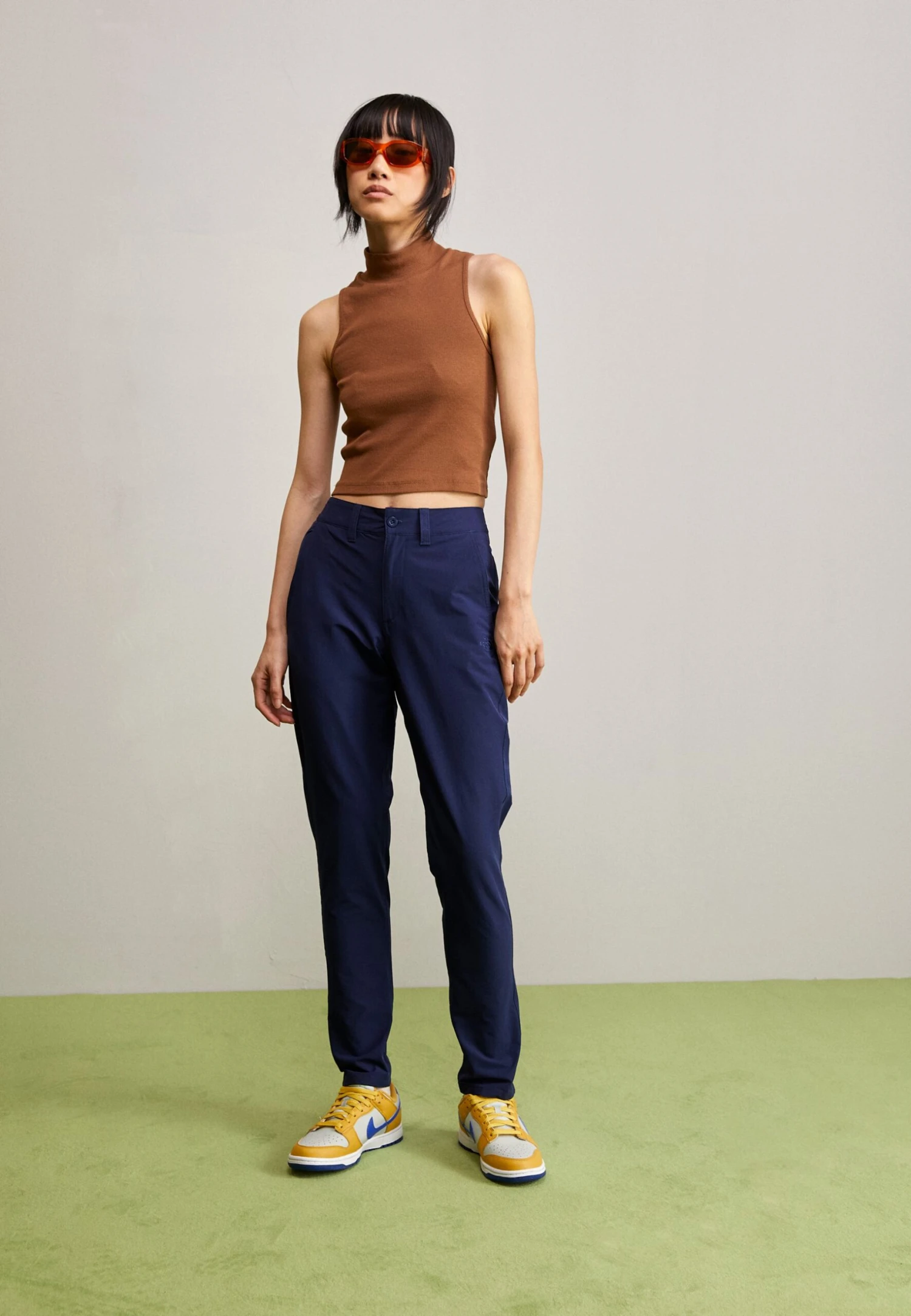 The North Face Classic Pant - Trousers - Summit Navy 4 The North Face Classic Pant - Trousers - Summit Navy - Image 2