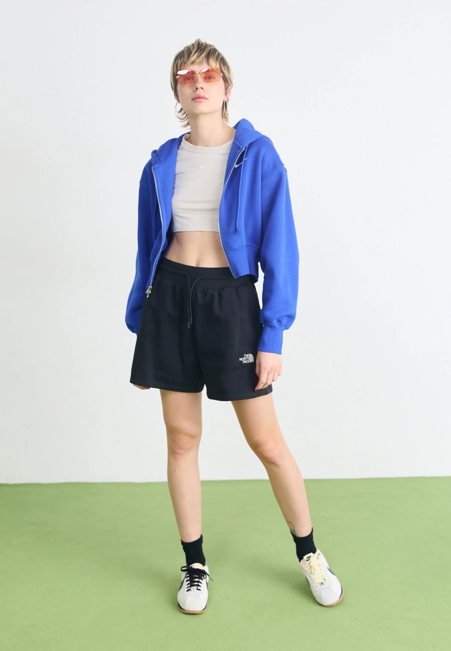 The North Face ESSENTIAL RELAXED - Tracksuit Bottoms - Black 4 The North Face ESSENTIAL RELAXED - Tracksuit Bottoms - Black - Image 2