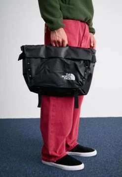 The North Face BASE CAMP VOYAGER MESSENGER BAG - Cross Body Bag - Tnf Black/asphalt Grey -The North Face f5701111387344f0a7ec03b218afc67f
