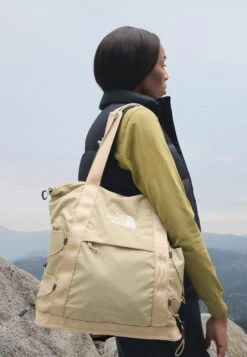 The North Face BOREALIS TOTE UNISEX - Tote Bag - Gardenia White-tnf Black-npf 19 The North Face BOREALIS TOTE UNISEX - Tote Bag - Gardenia White-tnf Black-npf -The North Face f81b8cb7e2f44ac8bb3bd3fff68c9603 1