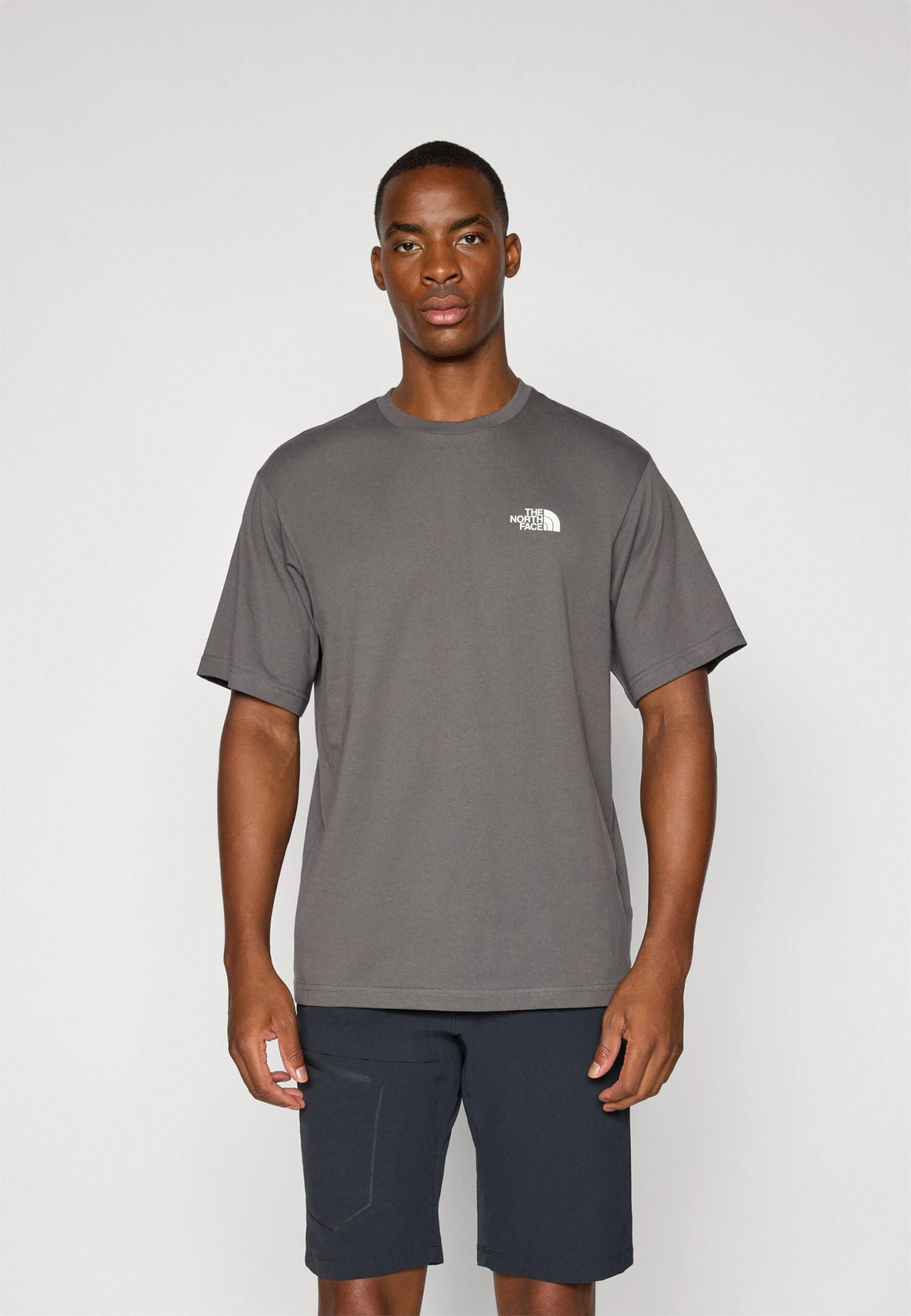 The North Face EXPLORE GEAR RELAXED TEE UNISEX - Print T-shirt - Anthracite Grey 5 The North Face EXPLORE GEAR RELAXED TEE UNISEX - Print T-shirt - Anthracite Grey - Image 3